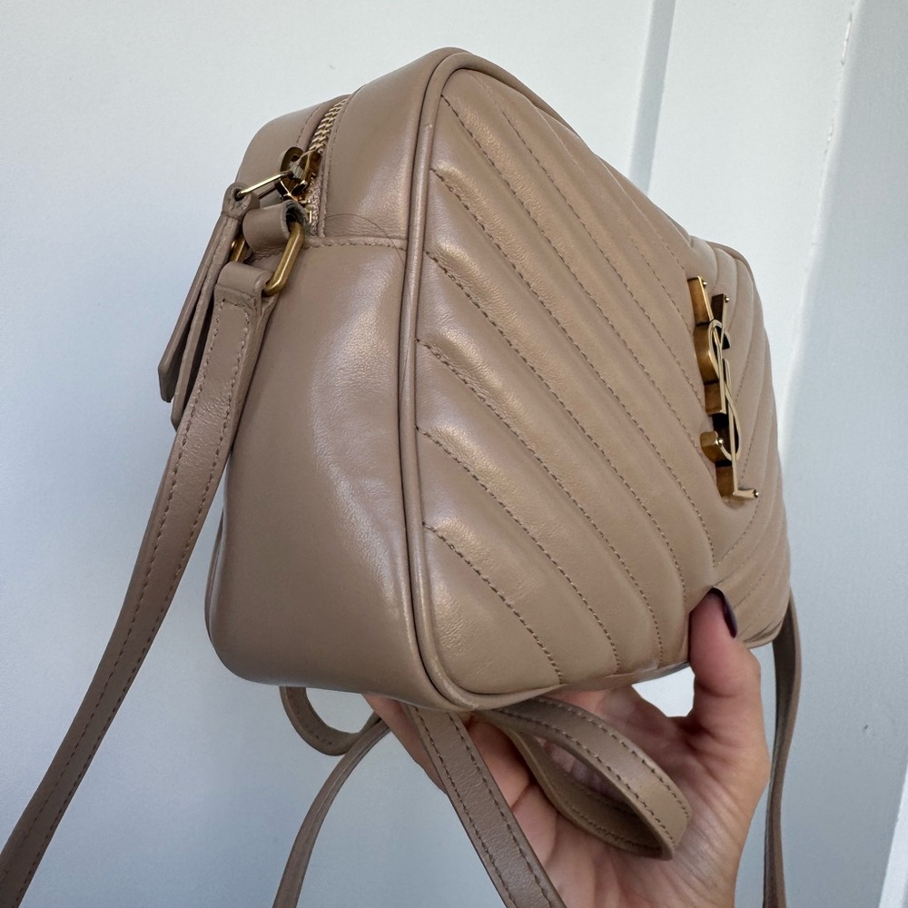 🛑 SOLD 🛑 Saint Laurent Lou Camera Bag – Dark Beige Leather with Tassel - Picture 4 of 13